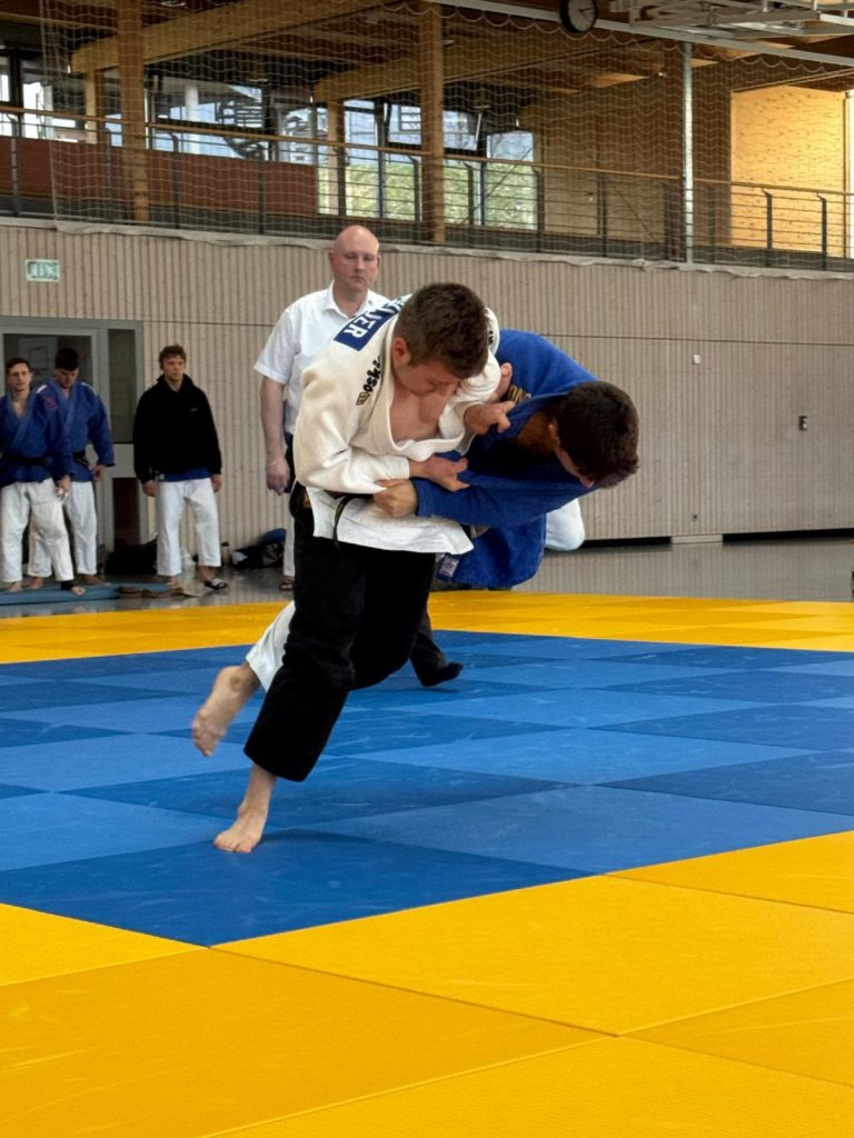 Read more about the article Isarfighter siegen souverän in Passau