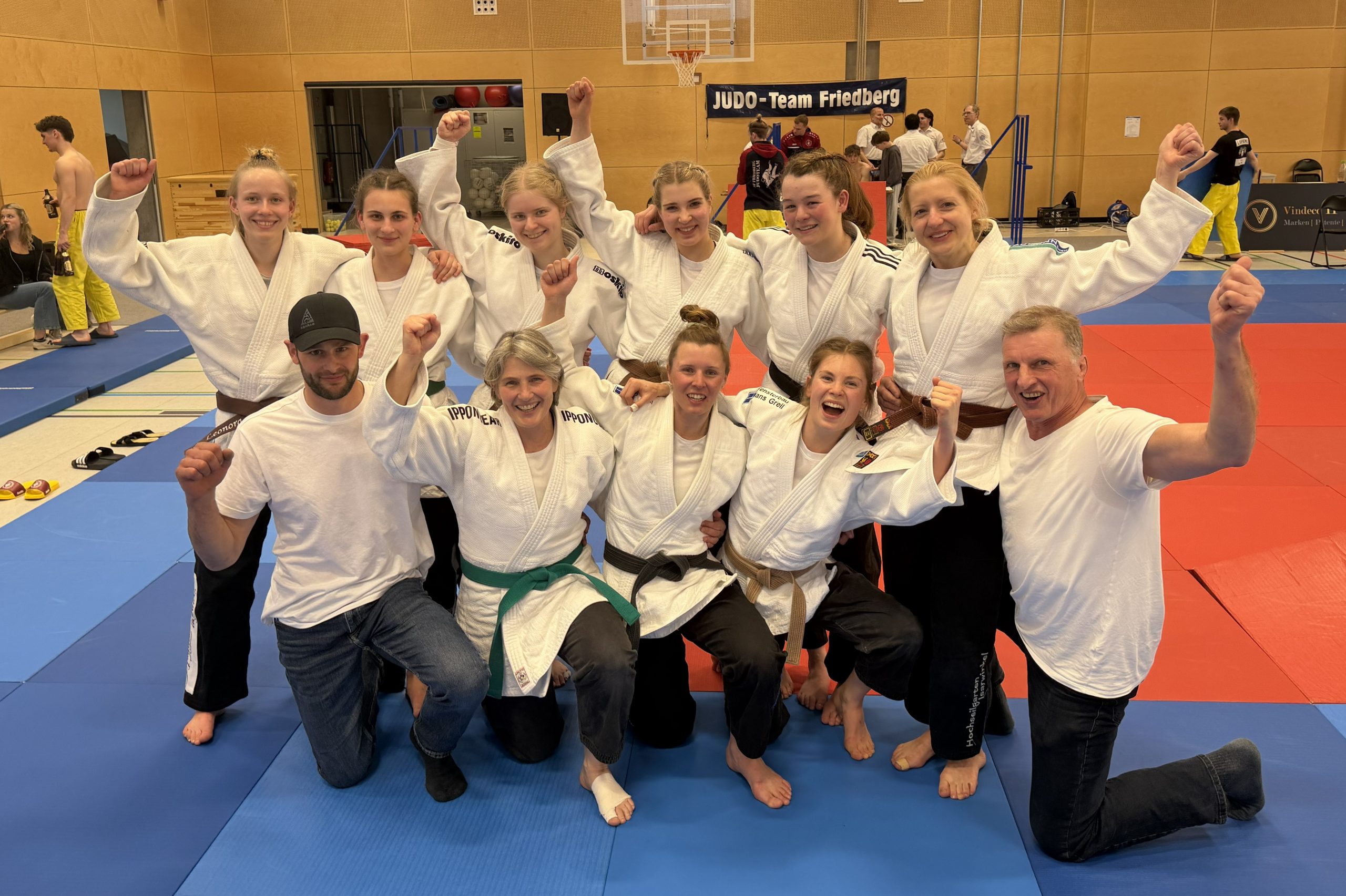 You are currently viewing Gelungener Saisonauftakt der Isarfighter Frauen